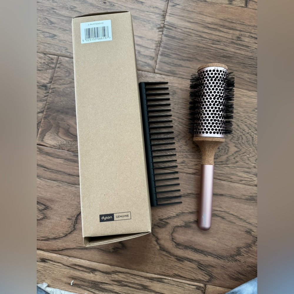 NIB Dyson hair brush and comb set in rose (genuine)